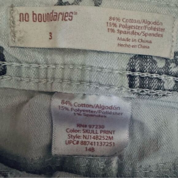 No Boundaries Gray & Black Skull Print Skinny Jeans Size 3 - Picture 5 of 7